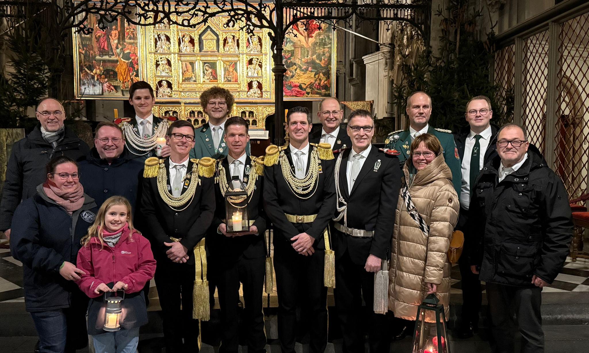 Mit Weihbischof Rolf Lohmann, Bezirkspräses Lars Lindemann, BdSJ Bezirksverband Moers,  St. Antonius Sebastianus Bruderschaft Walbeck, St. Martinus Schützenbruderschaft Elten,  Ehrenlandesbezirksjungschützenmeisterin Niederrhein Erika Boland