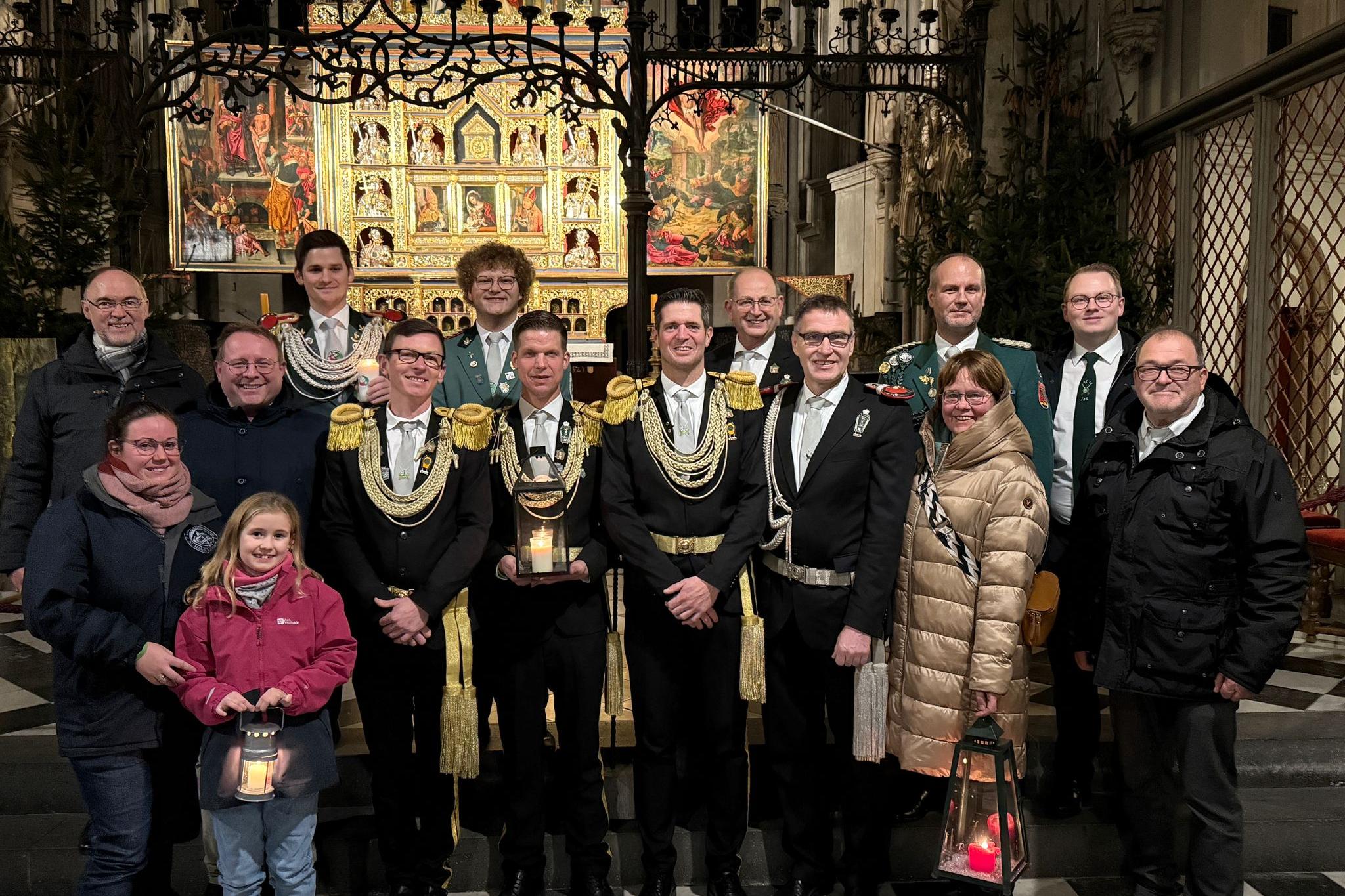 Mit Weihbischof Rolf Lohmann, Bezirkspräses Lars Lindemann, BdSJ Bezirksverband Moers,  St. Antonius Sebastianus Bruderschaft Walbeck, St. Martinus Schützenbruderschaft Elten,  Ehrenlandesbezirksjungschützenmeisterin Niederrhein Erika Boland