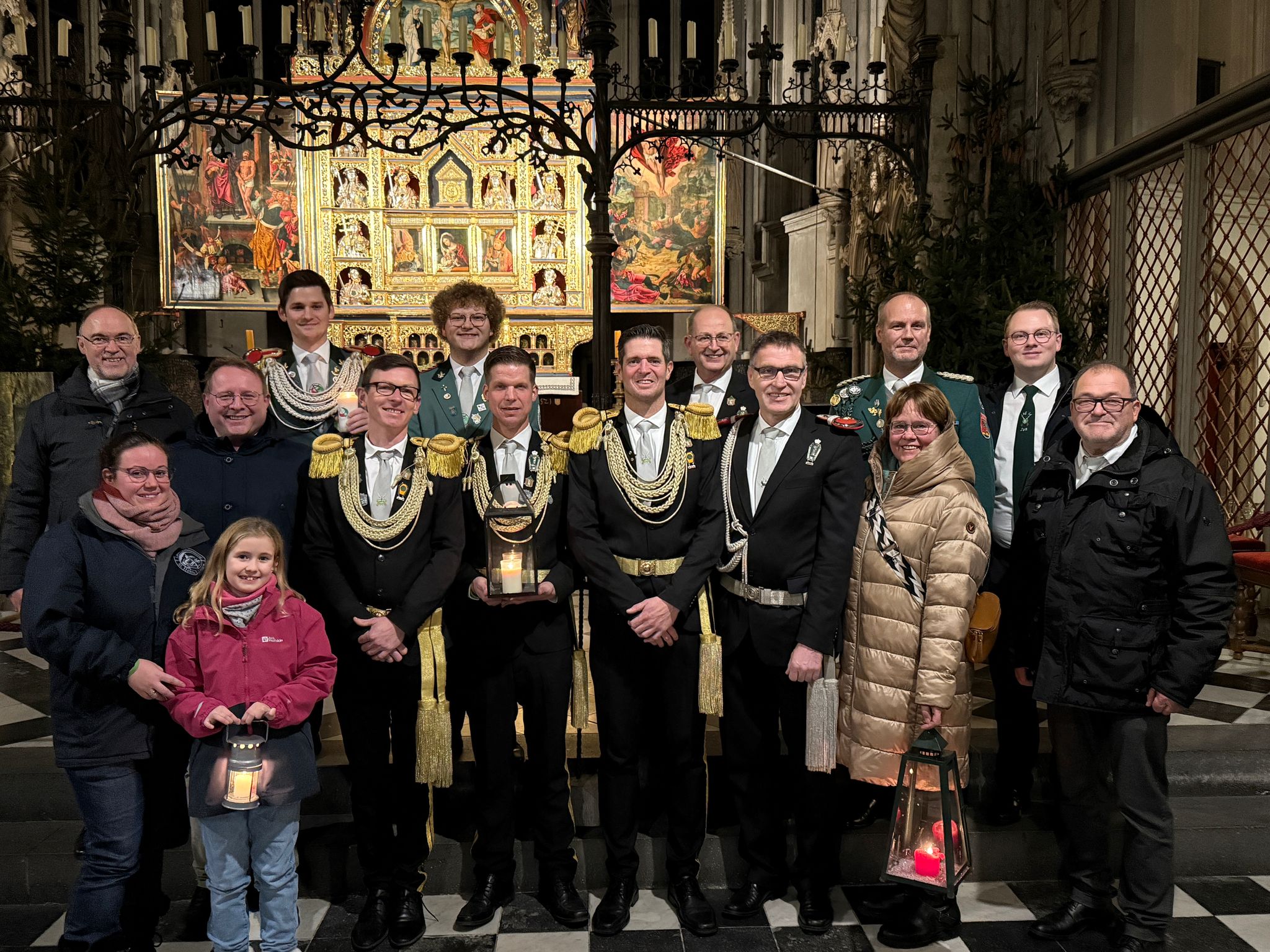 Mit Weihbischof Rolf Lohmann, Bezirkspräses Lars Lindemann, BdSJ Bezirksverband Moers,  St. Antonius Sebastianus Bruderschaft Walbeck, St. Martinus Schützenbruderschaft Elten,  Ehrenlandesbezirksjungschützenmeisterin Niederrhein Erika Boland