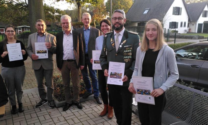 „Preisgelder vom „Frühjahrsputz“ der KKA im Kreis Kleve an Gewinner übergeben